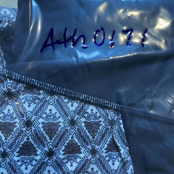 Athleta Mantra Print Leggings Cropped Navy White Print XS - Picture 10 of 10